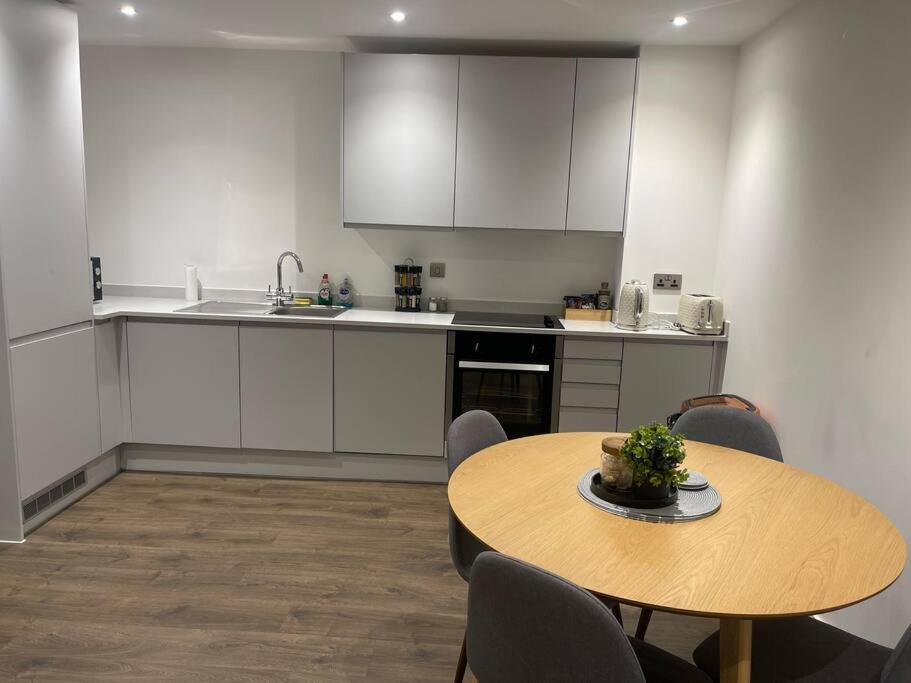 Luxury 2 Bedroom Apartment In The Heart Of Манчестър Екстериор снимка