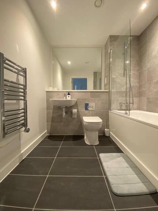 Luxury 2 Bedroom Apartment In The Heart Of Манчестър Екстериор снимка