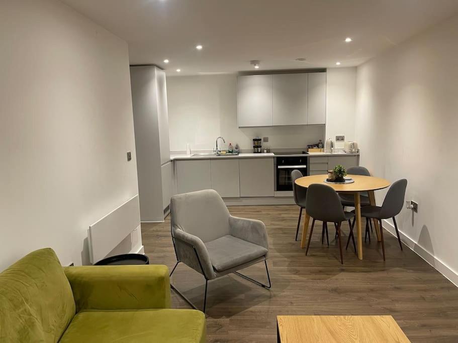Luxury 2 Bedroom Apartment In The Heart Of Манчестър Екстериор снимка