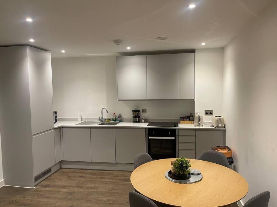 Luxury 2 Bedroom Apartment In The Heart Of Манчестър Екстериор снимка